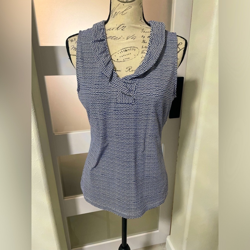 J. McLaughlin Blue and White Top for Chic Everyday Wear EUC